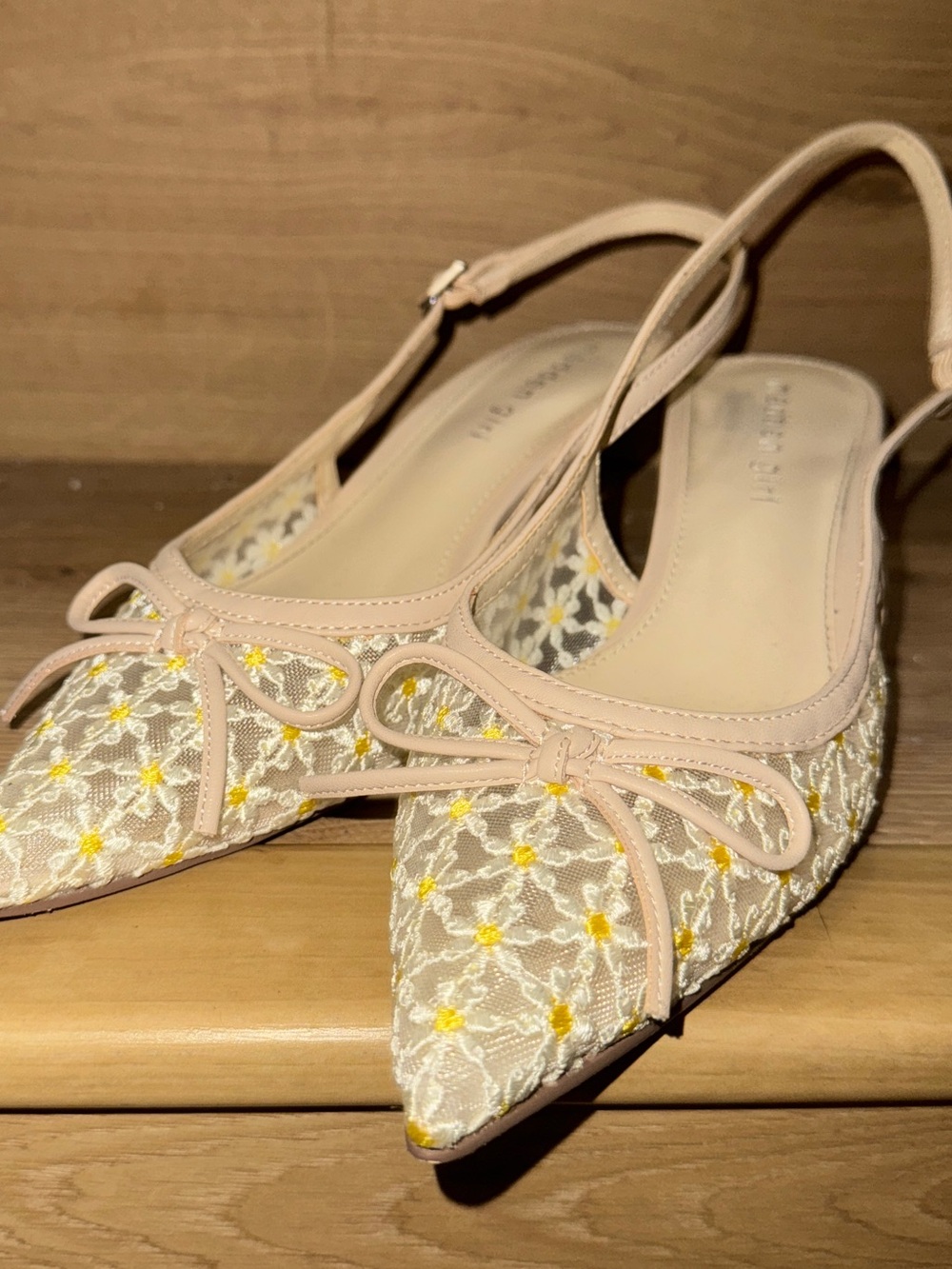 Steve Madden Cream and Yellow Floral Lace Slingback kitten heels